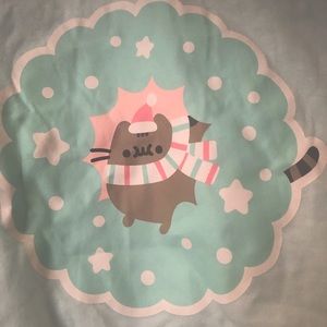 Pusheen Box Winter 2021 Long Sleeved Shirt